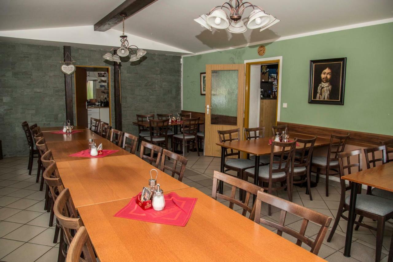 Hotel U Lip Trojanovice Frenstat pod Radhostem Luaran gambar